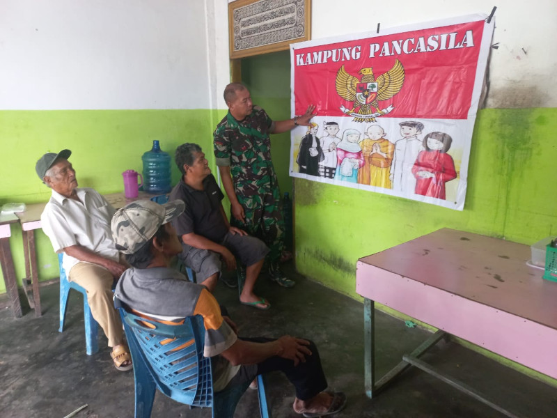 Sertu Sarju Sosialisasikan Nilai-nilai Pancasila Kepada Warga Binaan di Kelurahan Perawang