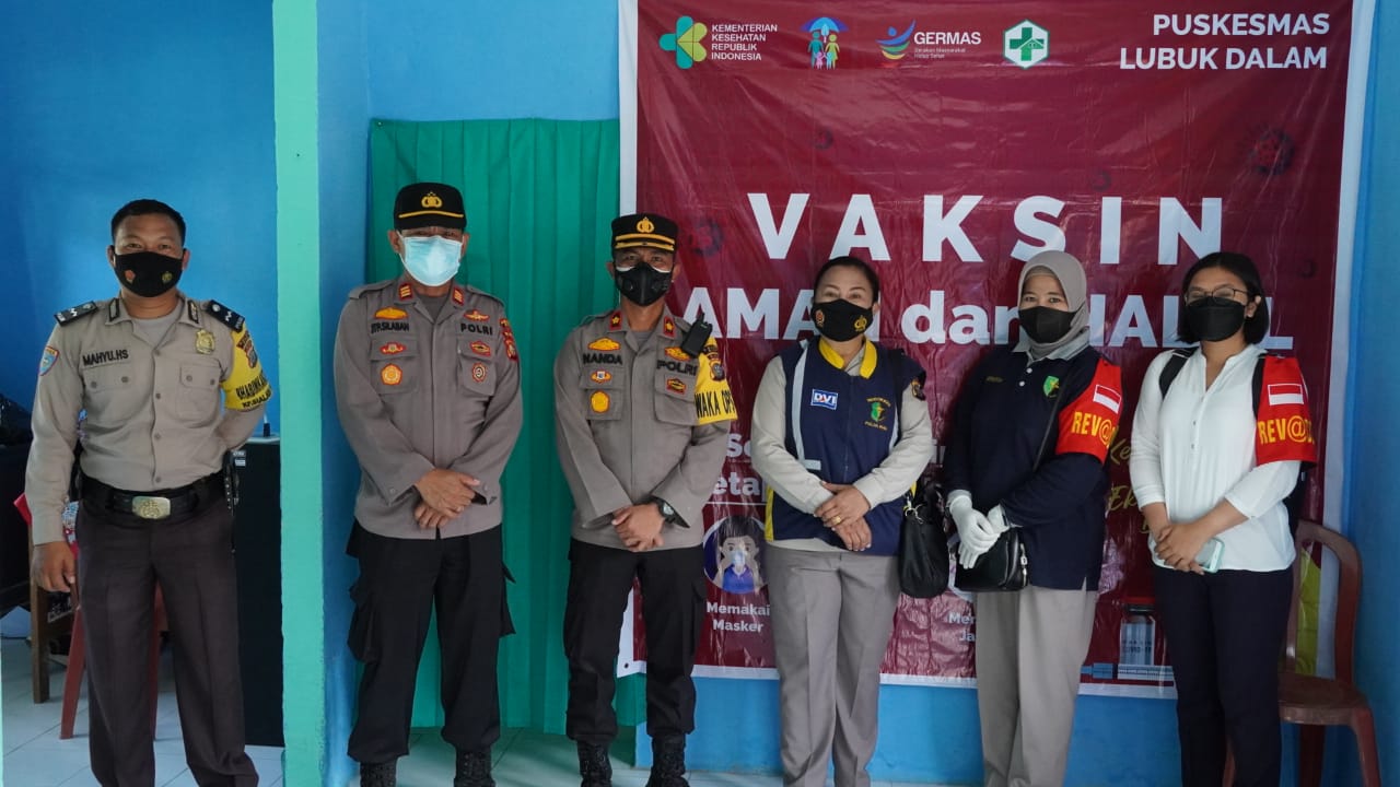 Batalion Vaksinator Covid - 19, Polda Riau Bantu Pelaksanaan Vaksinasi di Kabupaten Siak