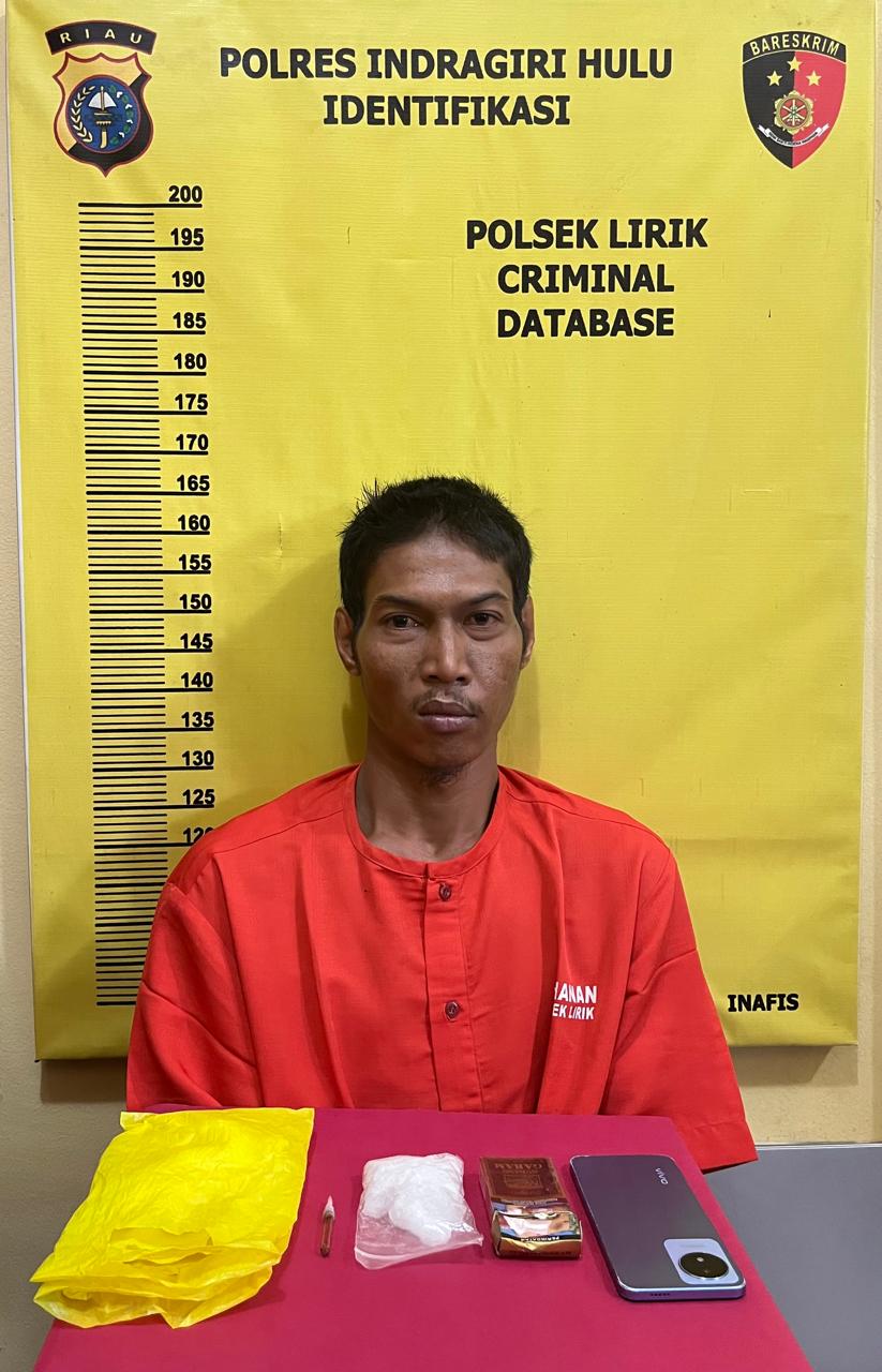 Niat Kelabui Polisi, Simpan Sabu di Bingkai Kaligrafi, Tono Diringkus Polsek Lirik Niat Kelabui Polisi, Simpan Sabu di Bingkai Kaligrafi, Tono Diringkus Polsek Lirik