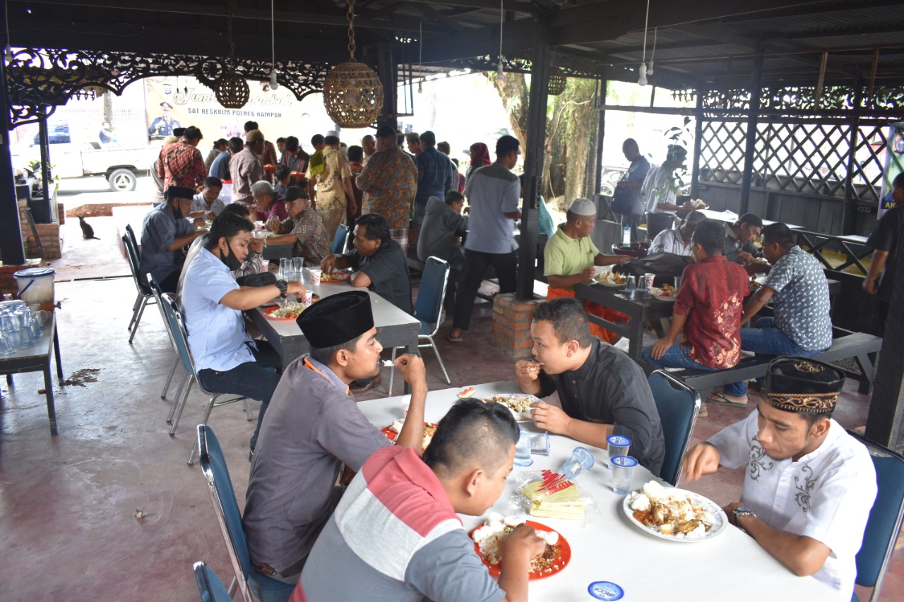 Jumat Barokah, Satreskrim Polres Kampar Sediakan Makan Siang Gratis Bagi Anak Yatim & Dhuafa