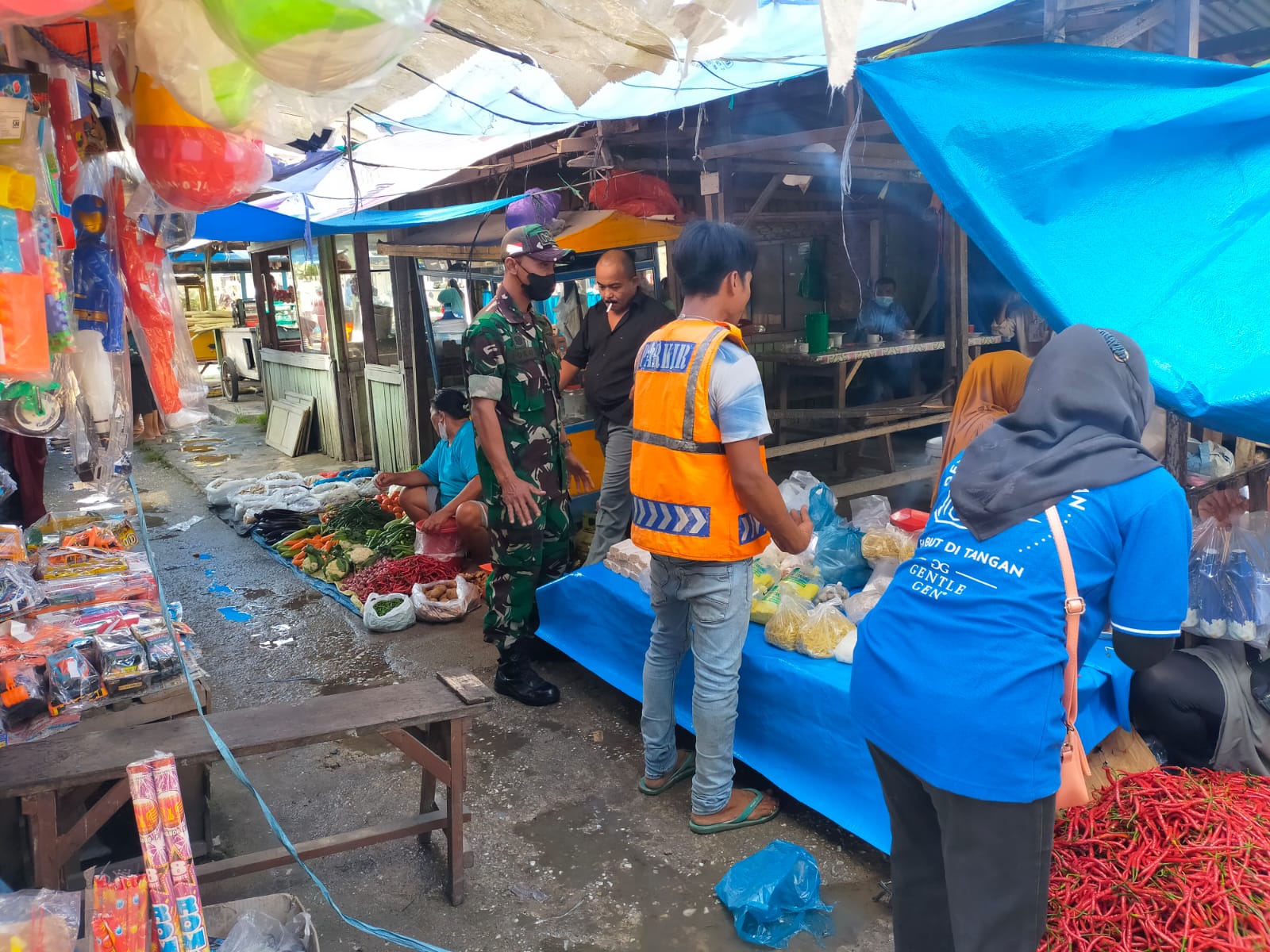 Serda Joko Purnomo Ajak Pedagang & Pengunjung di Pasar Minas Tetap Taati Prokes Covid-19