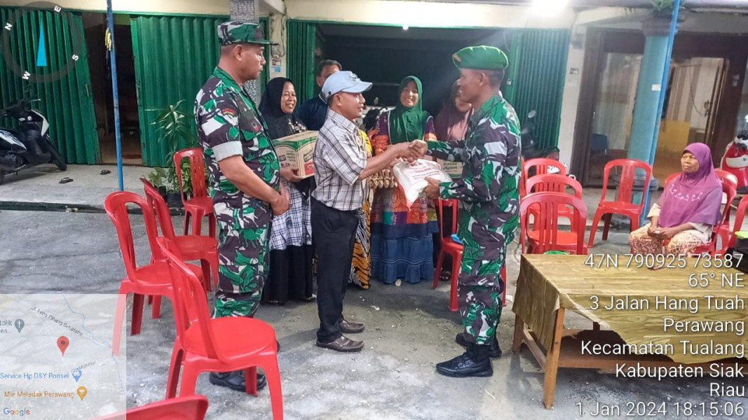 Peduli Korban Banjir di Kampung Tualang, Koramil 04/Perawang Salurkan Bantuan Sembako
