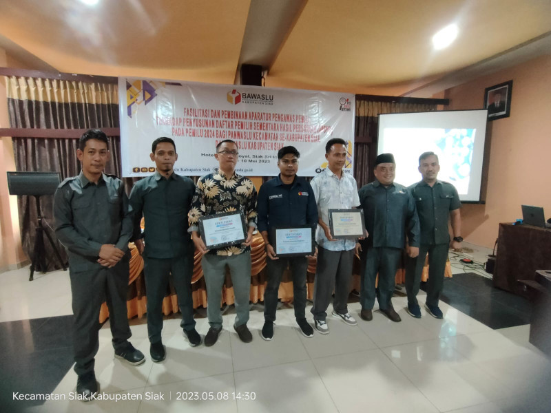 Panwascam Sungai Apit Sukses Raih 2 Penghargaan Sekaligus Dari Bawaslu Kabupaten Siak