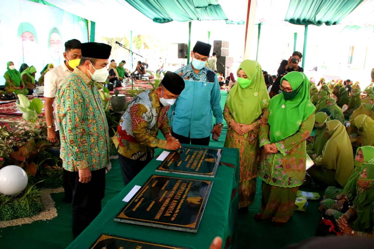 Harlah Muslimat NU  Ke -75  Kabupaten Pelalawan Di Buka  Gubernur Riau Bupati HM Harris Mohon Pamit