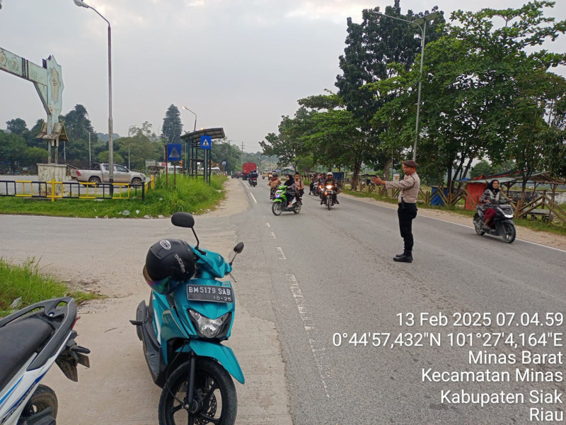 Strong Point Pagi, Personil Polsek Minas Tingkatkan Keamanan Serta Ketertiban Lalu Lintas
