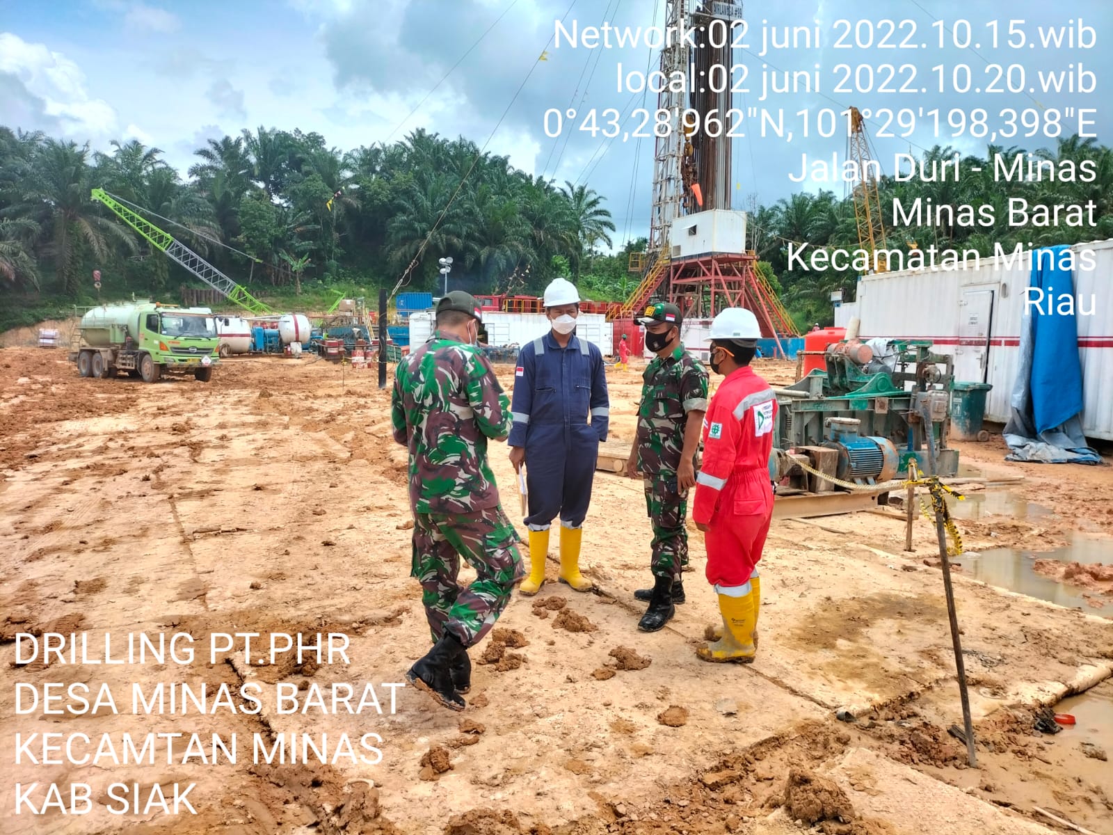 Serma Muhammad Nasir & Serda Parjuni Lakukan Patroli Drilling di Area PT PHR Minas