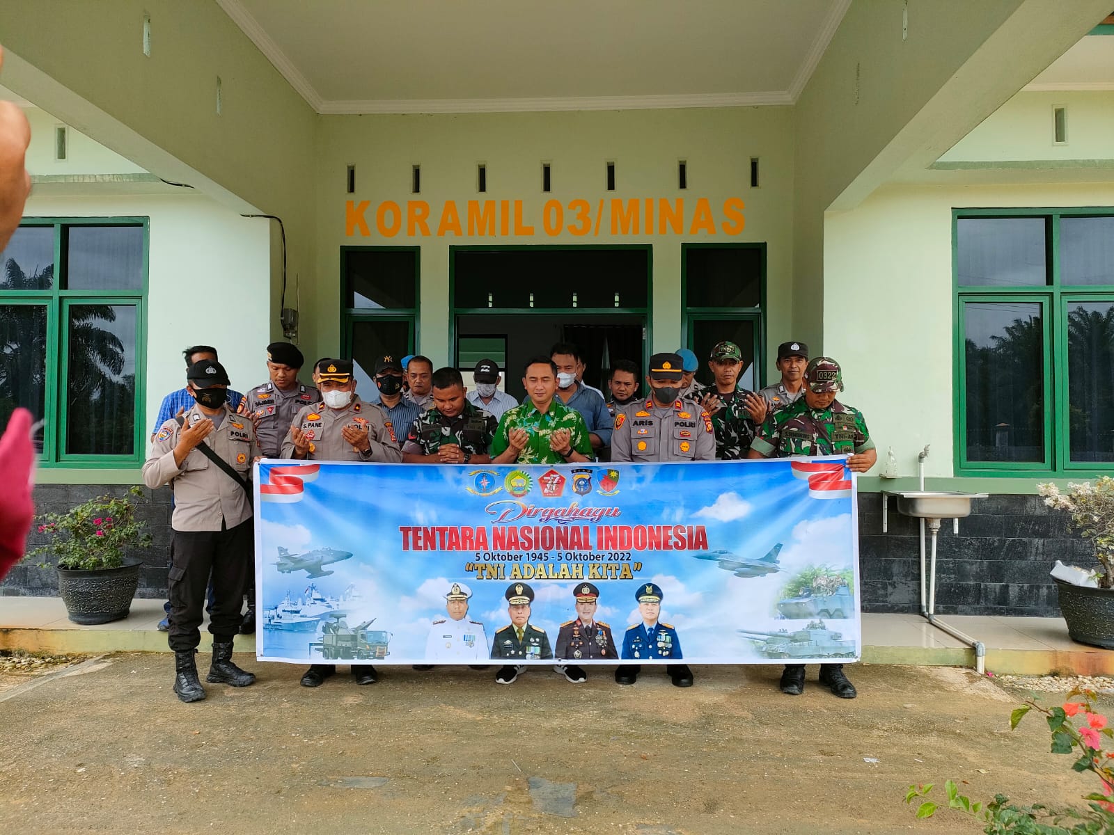 HUT TNI Ke-77, Koramil 03/Minas Terima Kunjungan Dari Polsek Minas Dan Polsek Sungai Mandau    