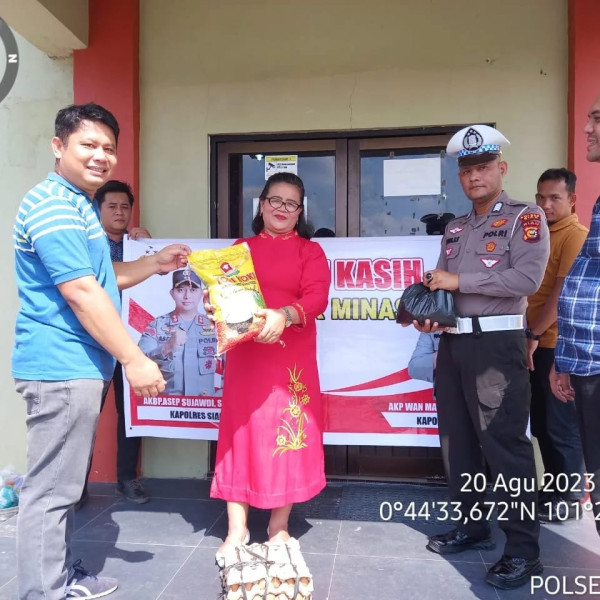 Beri Bantuan Sembako & Dengarkan Curhatan Jemaat, Polsek Minas Sambangi Dua Gereja Dalam Giat Minggu Kasih