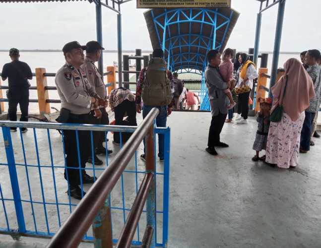 Polsek Kuala Kampar Pengamanan & Pelayanan Kamtibmas di Pelabuhan Penumpang.