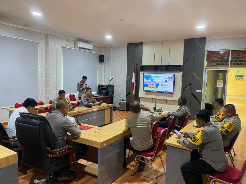 Jelang Pemilu 2024, Polres Kuansing Ikuti Vidcon Analisa Dan Evaluasi (Anev) Laporan Ops Mantap Brata Lancang Kuning 2023-2024
