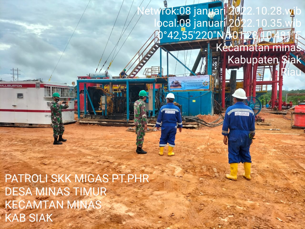 Serka Alif&Sejumlah Anggota Koramil 03/Minas Secara Rutin Giat Patroli Drilling Objek Vital Nasional