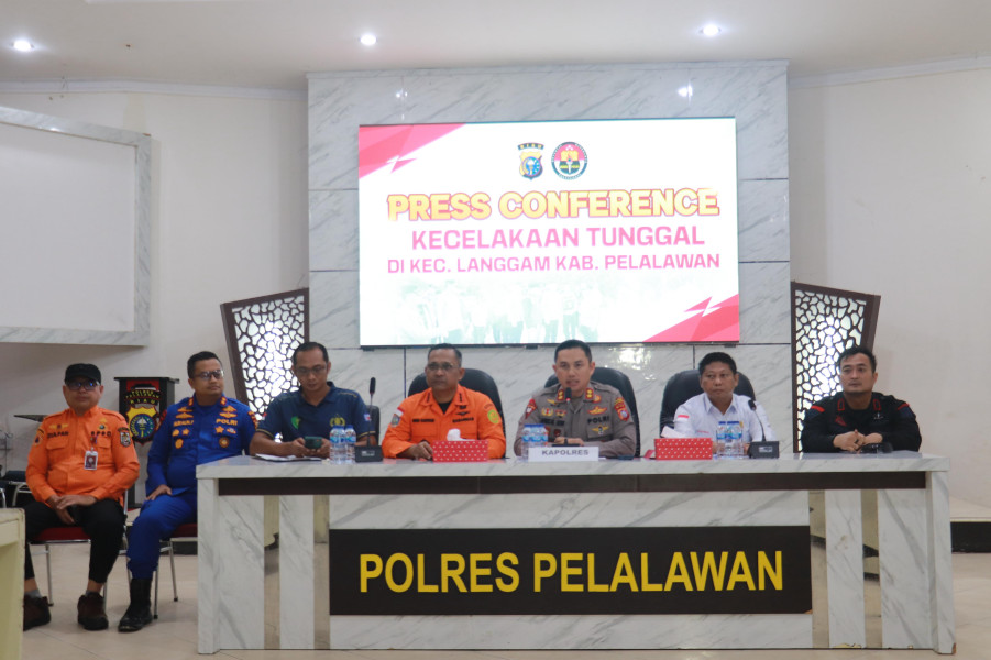 Press Conference Polres Pelalawan: Investigasi Kecelakaan Tragis di Langgam dan Modifikasi Kendaraan