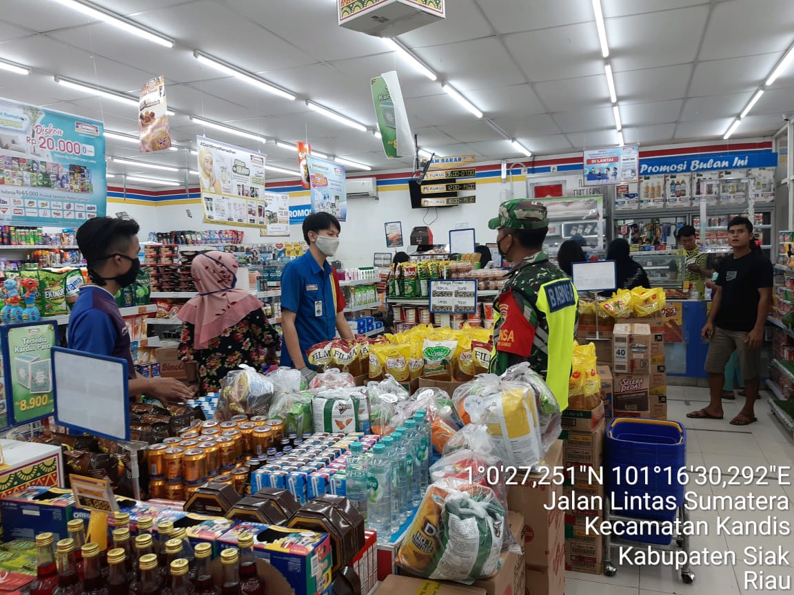 Koptu Ketut Budiasa Tegaskan Prokes Bersama Tim Rekanan Di Pusat Keramaian