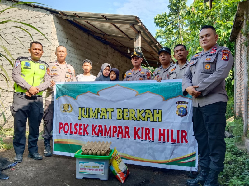 Salut! Konsisten Laksanakan Jumat Berkah Iptu Irwan Fikri Sambangi Masyarakat Ekonomi Lemah