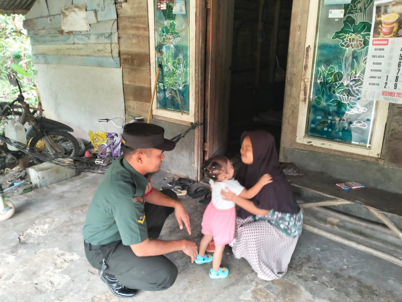 Serda Holmes Pasaribu Babinsa Koramil Minas Rutin Komsos Dan Laksanakan Pengecekan Anak Stunting di Minas Timur