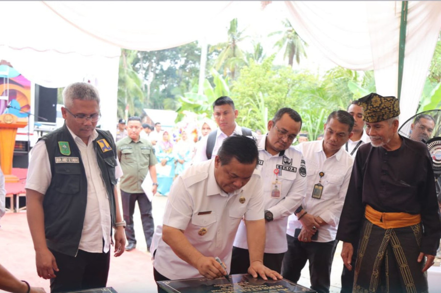 Pj Gubernur Riau Resmikan Jembatan Surau Munai Di Kabupaten Rokan Hulu