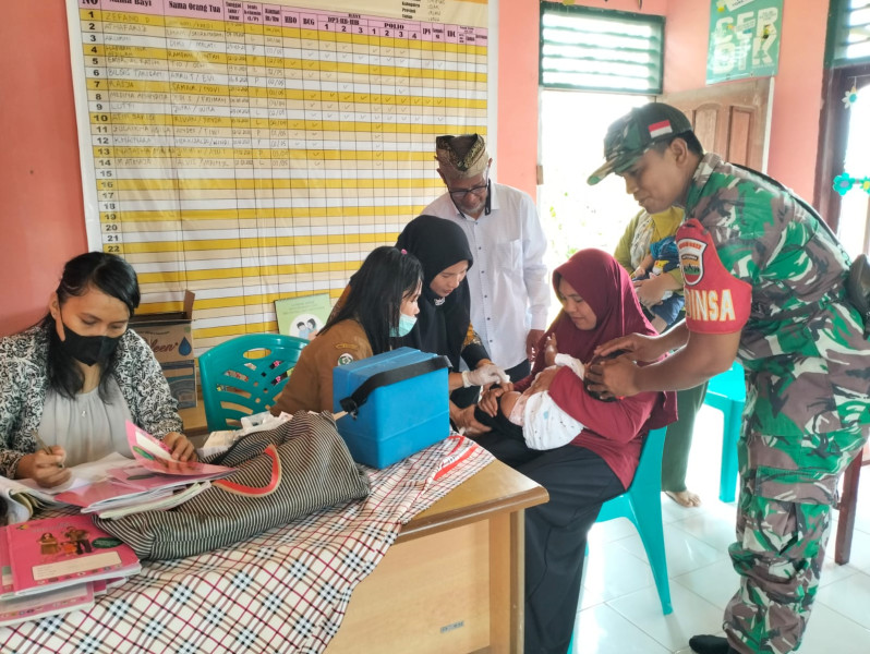 Babinsa Kelurahan Minas Jaya Koptu S Sembiring Lakukan Komsos Dan Laksanakan Pengecekan Balita Stunting