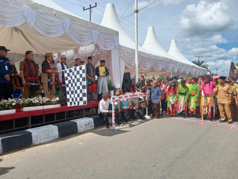 Bupati Rohul Lepas Ratusan Peserta Pawai Karnaval Di Kecamatan Bangun Purba   
