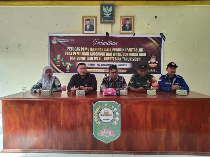 Babinsa Koramil 03/Minas Hadiri Giat Pelantikan Pentarlih, Bimtek Dan Coklis Pilkada Serentak 2024 di Kampung Bencah Umbai