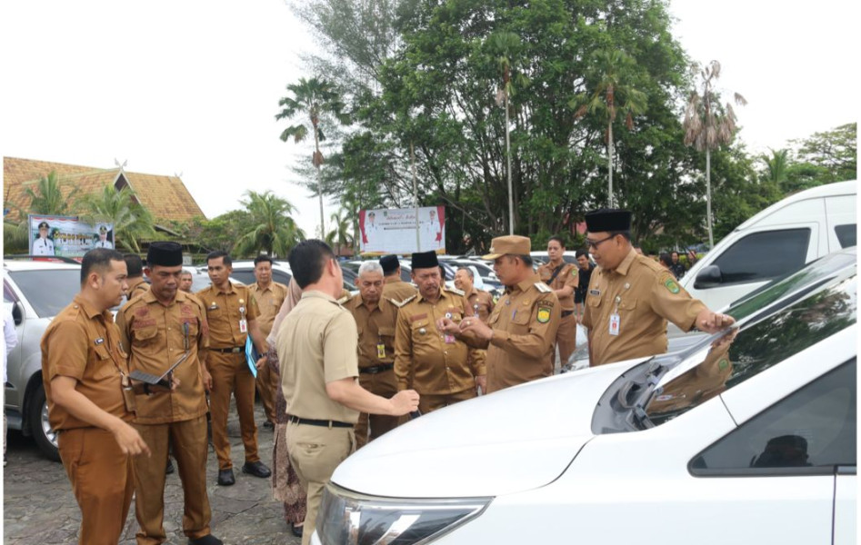 Bupati Herman Lakukan Pemeriksaan Langsung Mobil Dinas ASN Se-Kabupaten Inhil