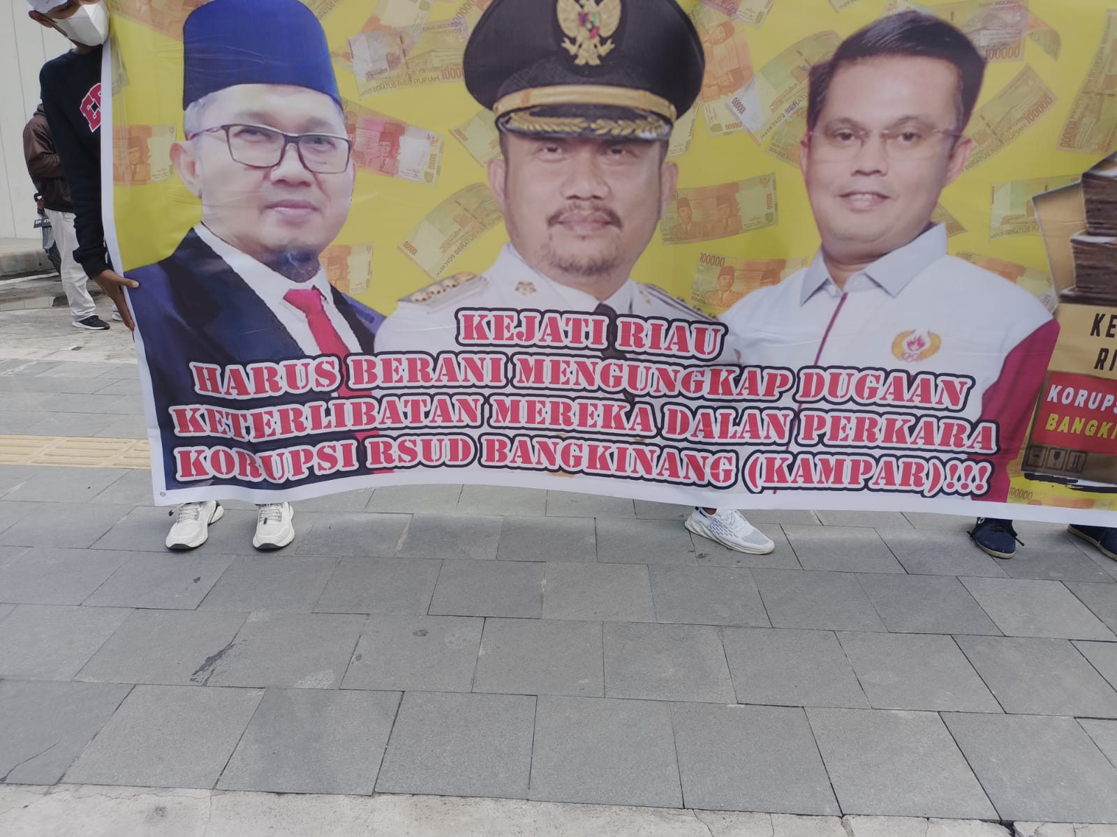 Demo di Kajati Riau, FMPH-R Menduga Bupati Catur Terlibat Dalam Dugaan Kasus Korupsi RSUD Bangkinang