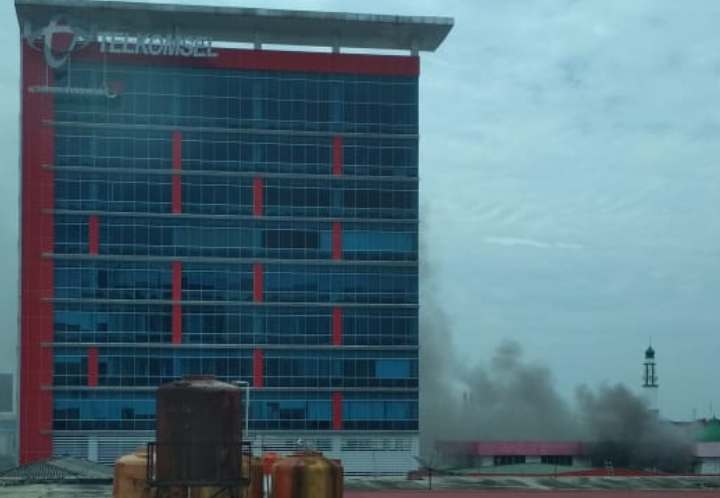 Gedung Area Plasa Telkom Pekanbaru Terbakar, Jaringan Telkomsel di Riau Terganggu