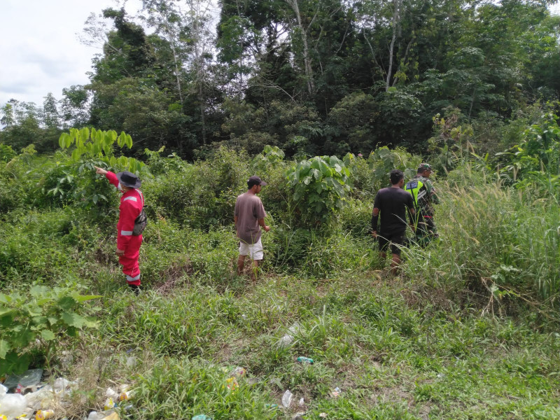 Serka Risman Girsang Bersama Masyarakat Kampung Sungai Selodang Patroli Guna Antisipasi Kebakaran Hutan Dan Lahan