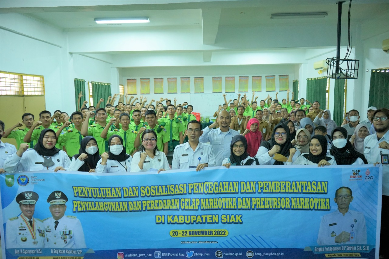 BNNP Riau Bersama Pemprov Riau Bersinergi melaksanakan kegiatan Penyuluhan dan Sosialisasi P4GN di SMKS YPPI TUALANG