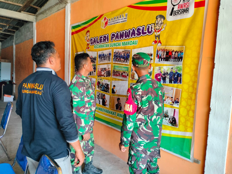 Babinsa Sertu Joko Purnomo Pantau Ketat Tahapan Pemilukada 2024 di Sungai Mandau Babinsa Sertu Joko Purnomo Pantau Ketat Tahapan Pemilukada 2024 di Sungai Mandau