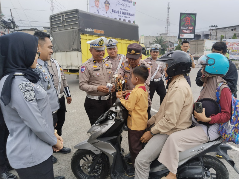 Keren! Inovasi Unit Lantas Polsek Rengat Barat Dan Lapas, Pengendara Tertib Dapat Hadiah