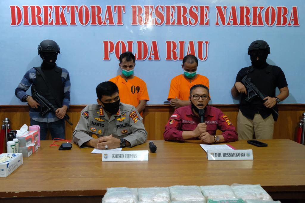 Direktorat Narkoba Polda Riau Tangkap 2 Tersangka Dengan BB 15 Kg Lebih Shabu