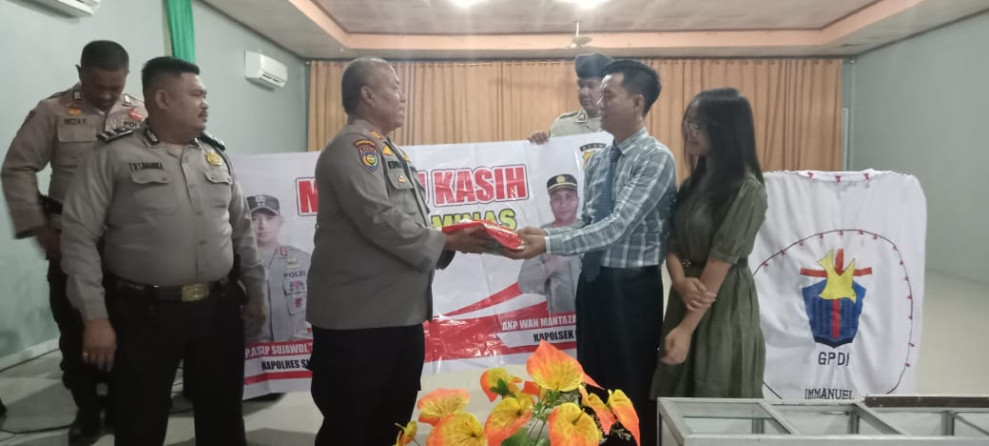 Giat Minggu Kasih, Polsek Minas - Polres Siak Sambangi Jemaat Gereja GPDI Imanuel Minas & Serahkan Bantuan Sembako