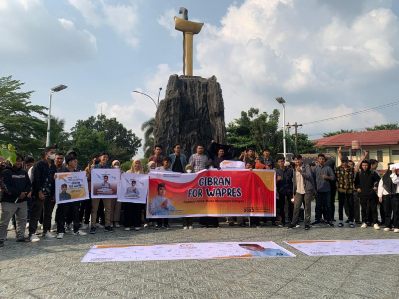 Mahasiswa Riau Peduli Bangsa Gelar Panggung Orasi Serta Teken Petisi Dukungan Terhadap Gibran Rakabuming Raka