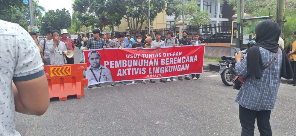 Massa Gelar Aksi Solidaritas di Kantor Polda Riau Atas Pembunuhan Sadis Aktivis Lingkungan Arsyad Rachim