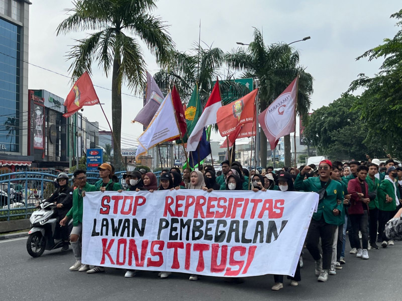 Ratusan Mahasiswa UMRI dan IMM Pekanbaru Gelar Demo Kawal Putusan MK