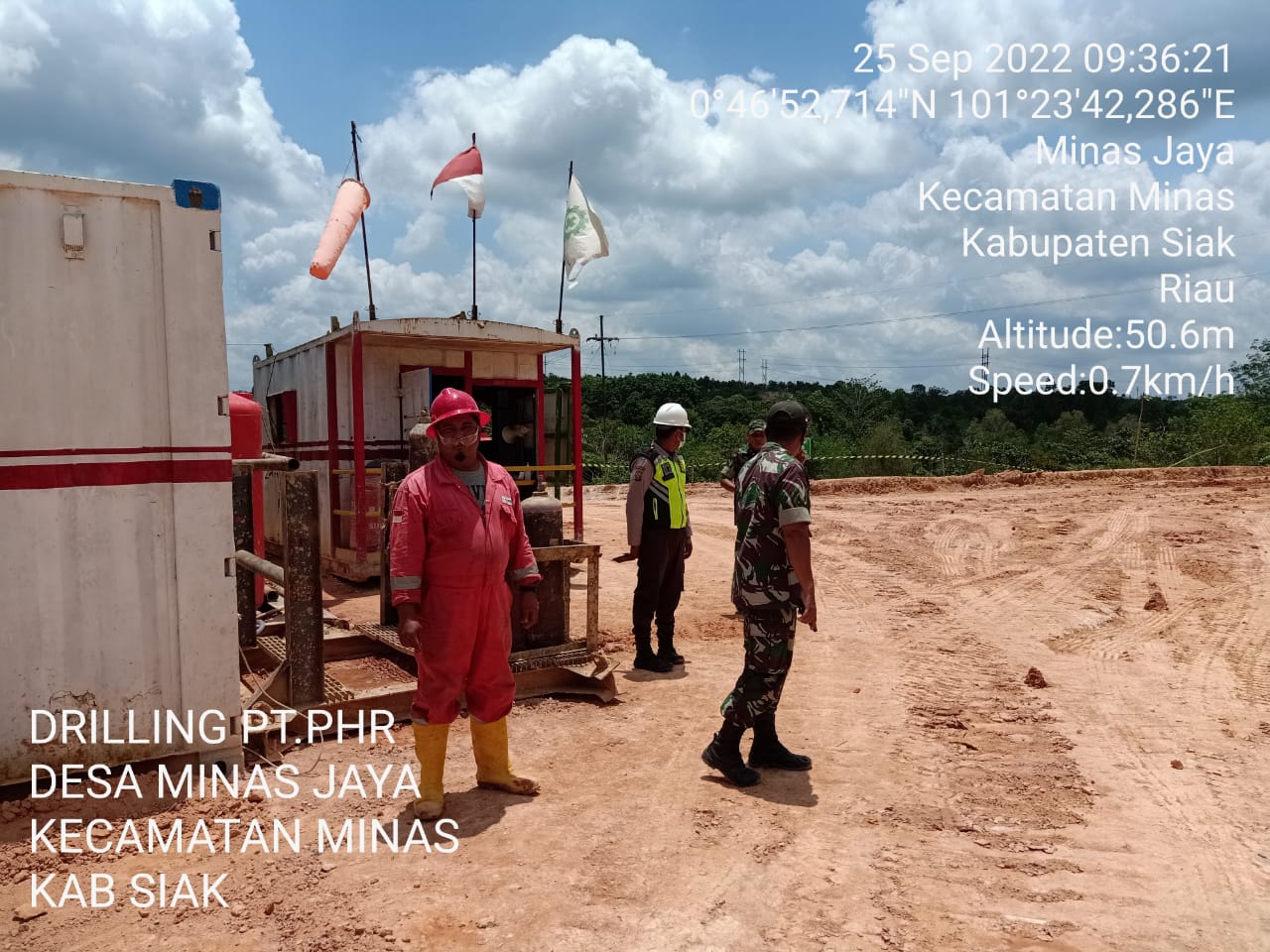 Serma Muhajir, Serka Alif Nurhaqqi dan Sertu Ardhi Syam Rutin Patroli Drilling Demi Keamanan OVN di PT PHR Minas
