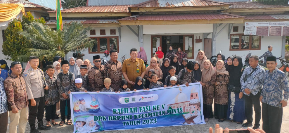 Didampingi Camat, Ketua DPK BKPRMI Minas Lepas Khafilah Fasi Ke-5 Ikuti Festival Anak Soleh Seluruh Indonesia di Siak