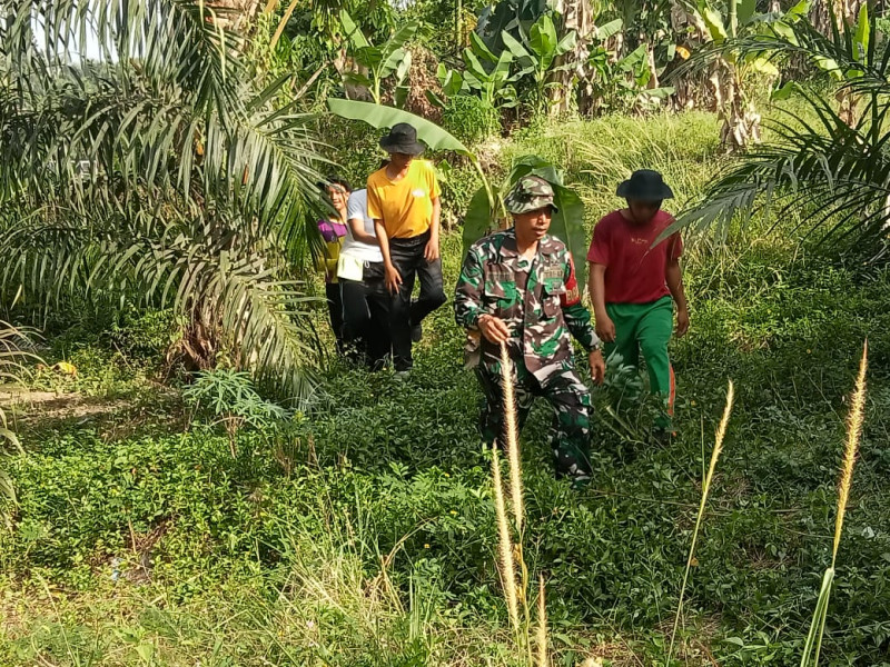 Di Kampung Minas Timur, Serda Mayus Maruli Ajak Warga Binaan dan MPA Patroli Guna Antisipasi Karhutla di Wilayah Rawan Kebakaran