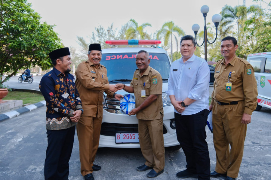 Dua Kampung di Kabupaten Siak Terima Bantuan Ambulans Dari Pemkab  