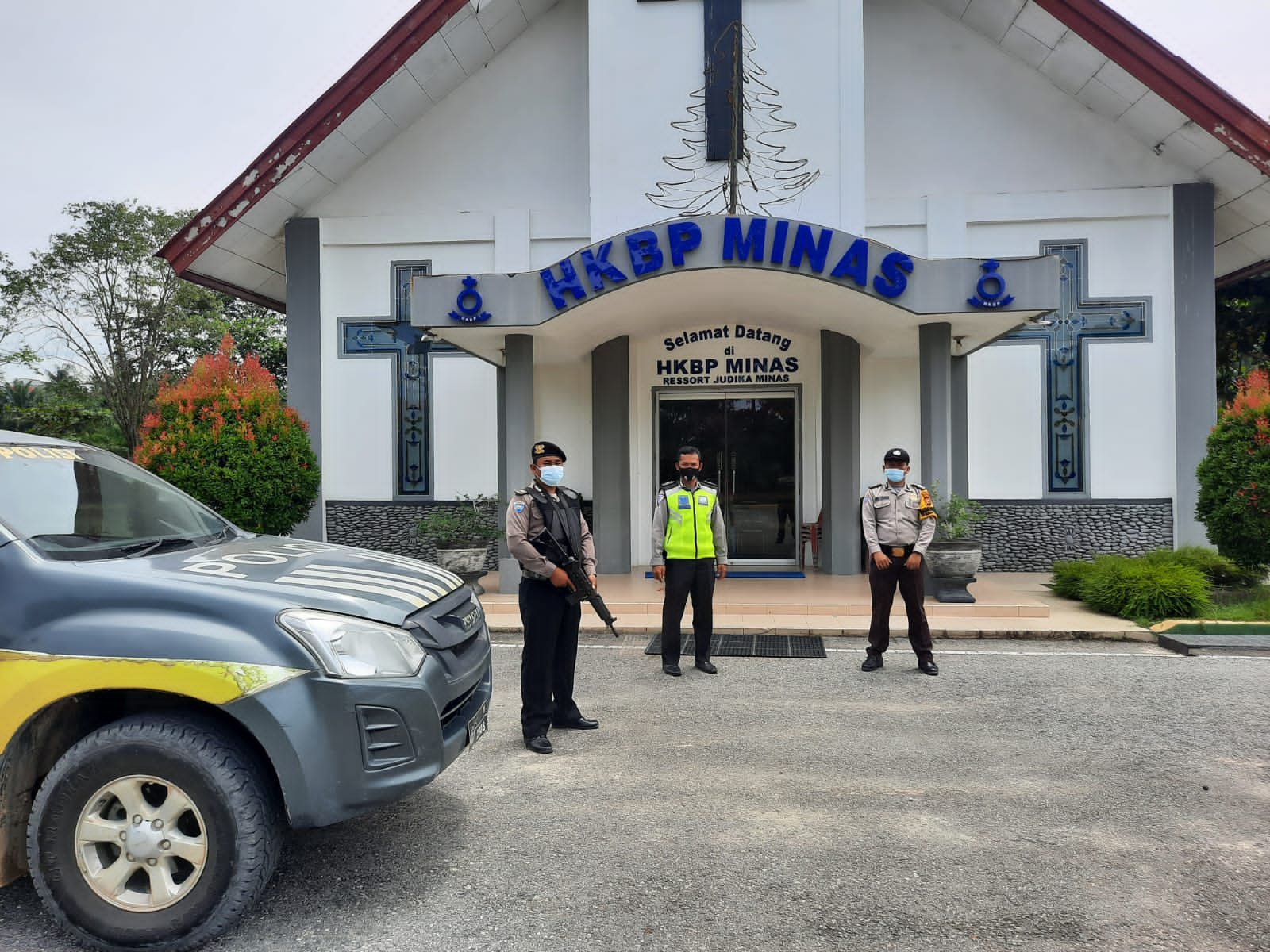 Tak Hanya Berpatroli, Personel Polsek Minas Juga Berikan Edukasi Penerapan Prokes Disejumlah Gereja