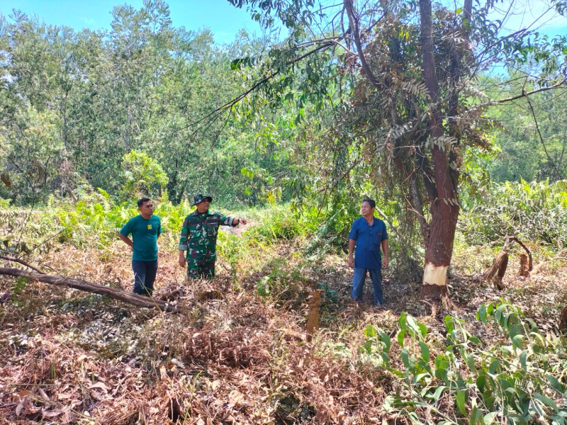 Serda Parjuni Bersama Warga Giat Penanggulangan Karhutla Dengan Berpatroli di Muara Bungkal