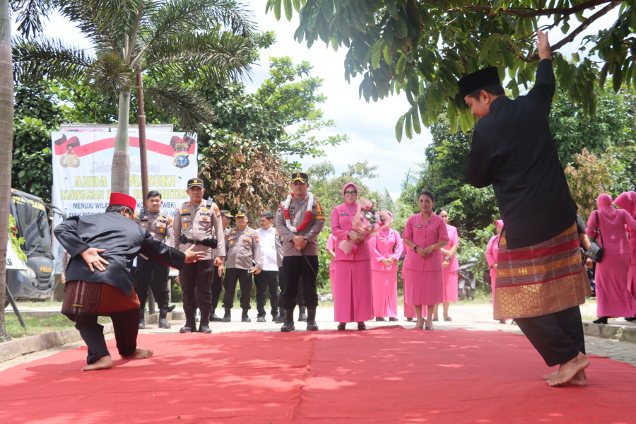 Kunker Pangkalan Lesung, Kapolres Pelalawan Ajak Masyarakat Jaga Kamtibmas Jelang Pilkada 2024