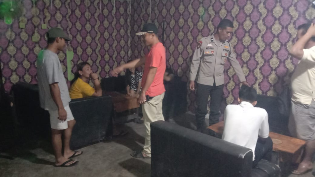 Cegah Maraknya Penyakit Masyarakat! Polsek Koto Gasib Dan Satpol PP Razia Disejumlah Warung Remang-remang