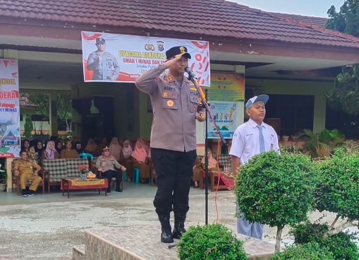 Gelar Police Goes To School di SMAN 1 Minas, Kapolres Siak Memberitahu Sejarah Kerajaan di Indonesia Serta Ceritakan Kisah Hidupnya Semasa Remaja