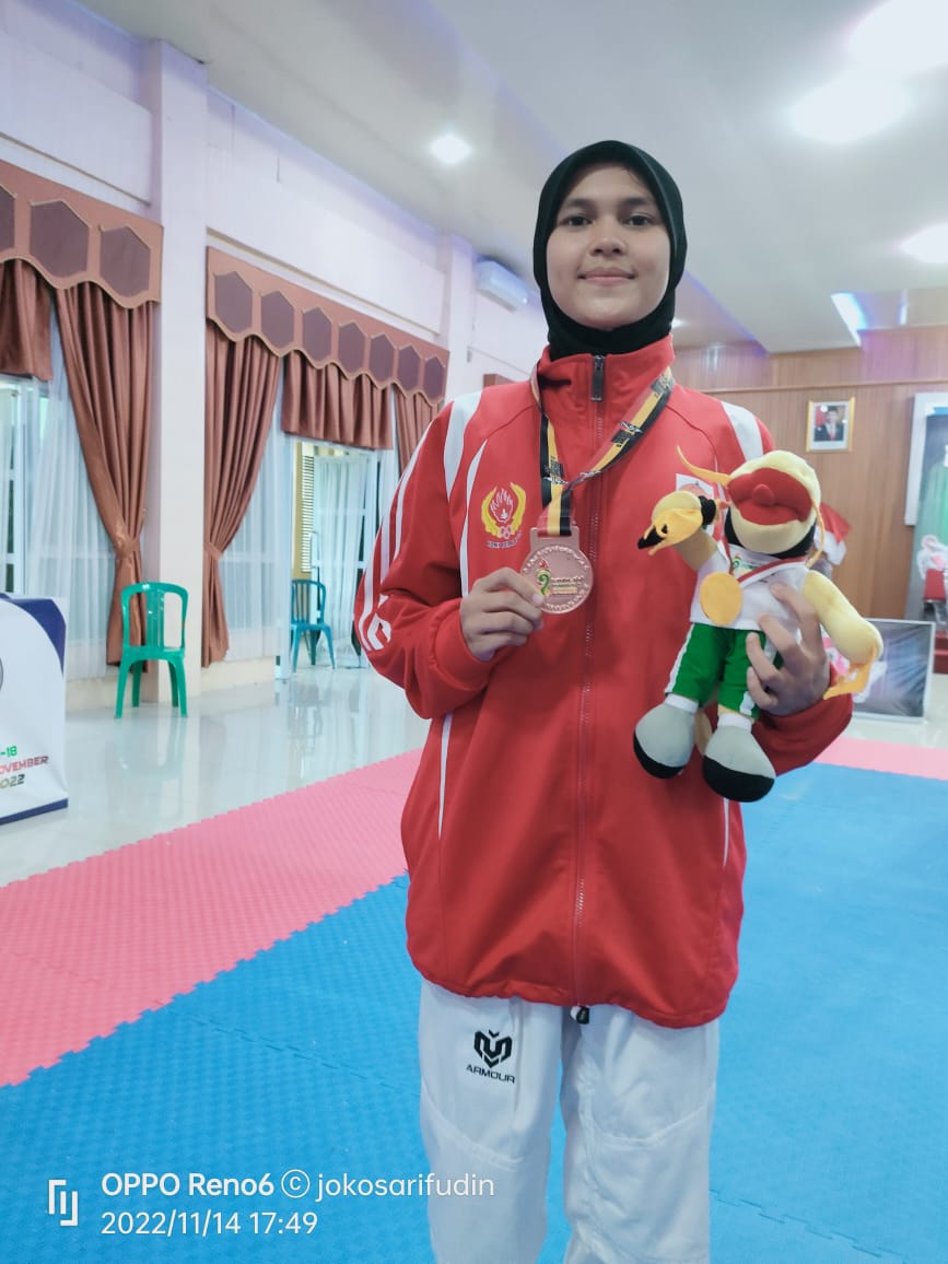 Porprov Riau X 2022 Kuansing,  Ayunda Tanjung Cabor Taekwondo Raih Medali Perak 