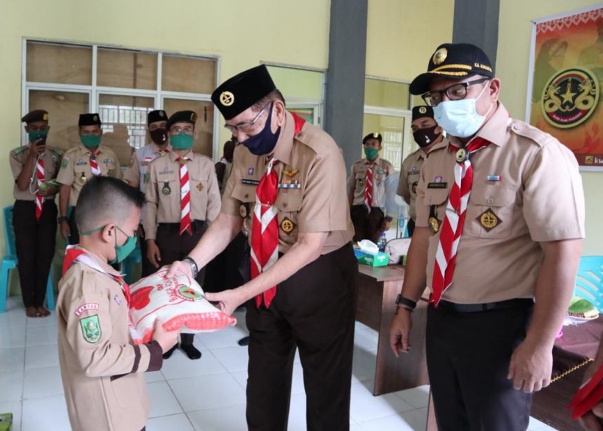 Kwarda Riau, Kwarcab Pramuka Kampar Salurkan Bantuan Covid-19 Untuk Anggota & Masyarakat