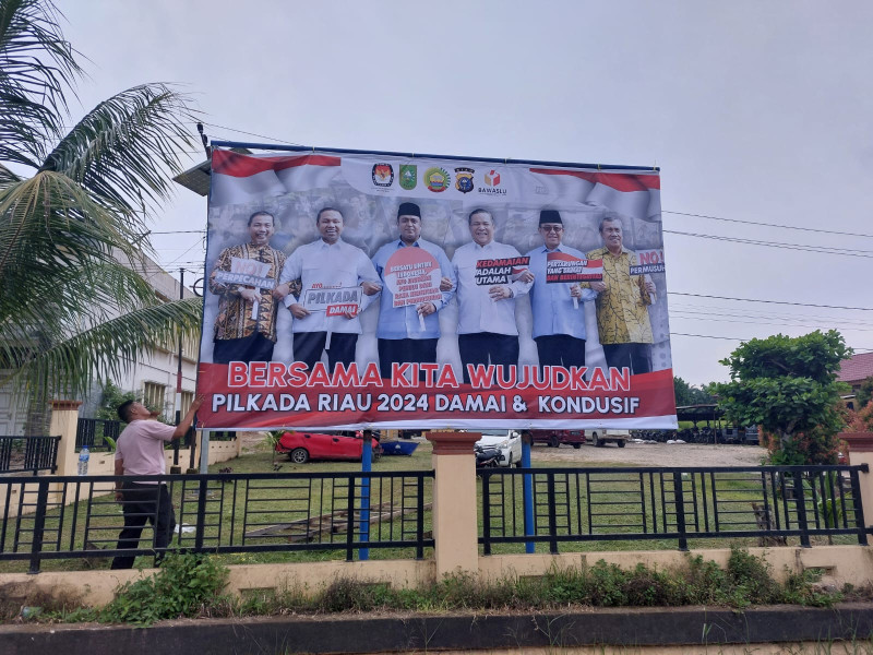 Polres Kampar dan Jajaran Gencar Pasang Spanduk Ajak Masyarakat Ciptakan Pilkada Damai dan Kondusif