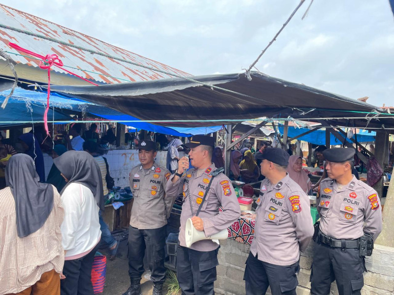 Blusukan Ke Pasar Tradisional, Kapolsek LBJ  Sampaikan Pesan Pilkada Damai