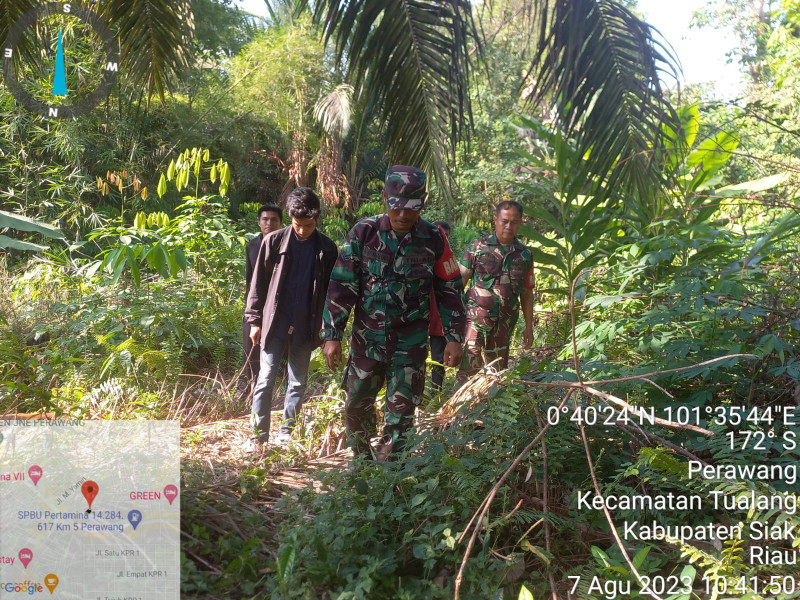 Antisipasi Karhutla di Kelurahan Perawang, Babinsa Koramil 04/Perwang Rutin Ajak Masyarakat Giat Penanggulangan Dengan Cara Berpatroli 