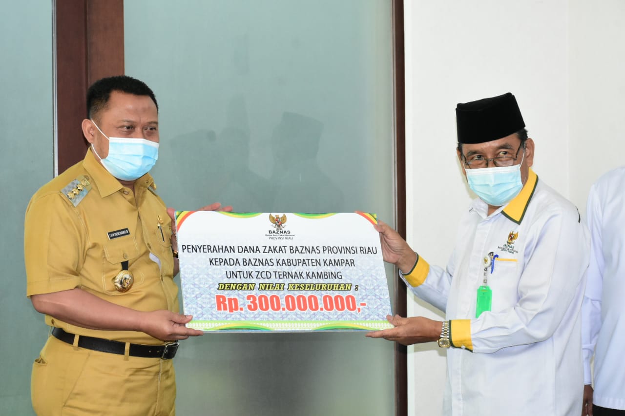 Baznas Riau Serahkan Rp 300 juta Dana ZCD Untuk Mustahik Kampar